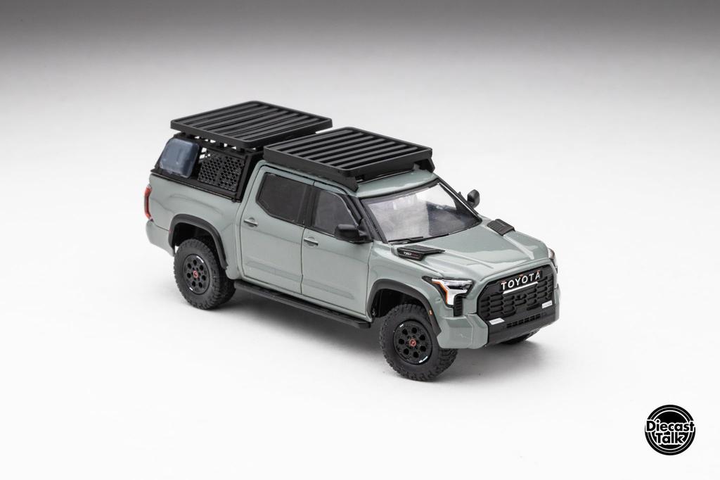 Skala GCD FREESTYLE Toyota Tundra TRD PRO Lunar Rock Custom Model DiecastTalk Bagażnik dachowy 1/64 (Zawiera i Akcesoria) DTG0023-LR