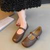 Mode Printemps Nouvelles Chaussures Simples Femmes Mode Bout Carré Bouche Peu Profonde Ligne de Boucle Métallique Rivetée avec Semelle Souple Chaussures Plates Antidérapantes