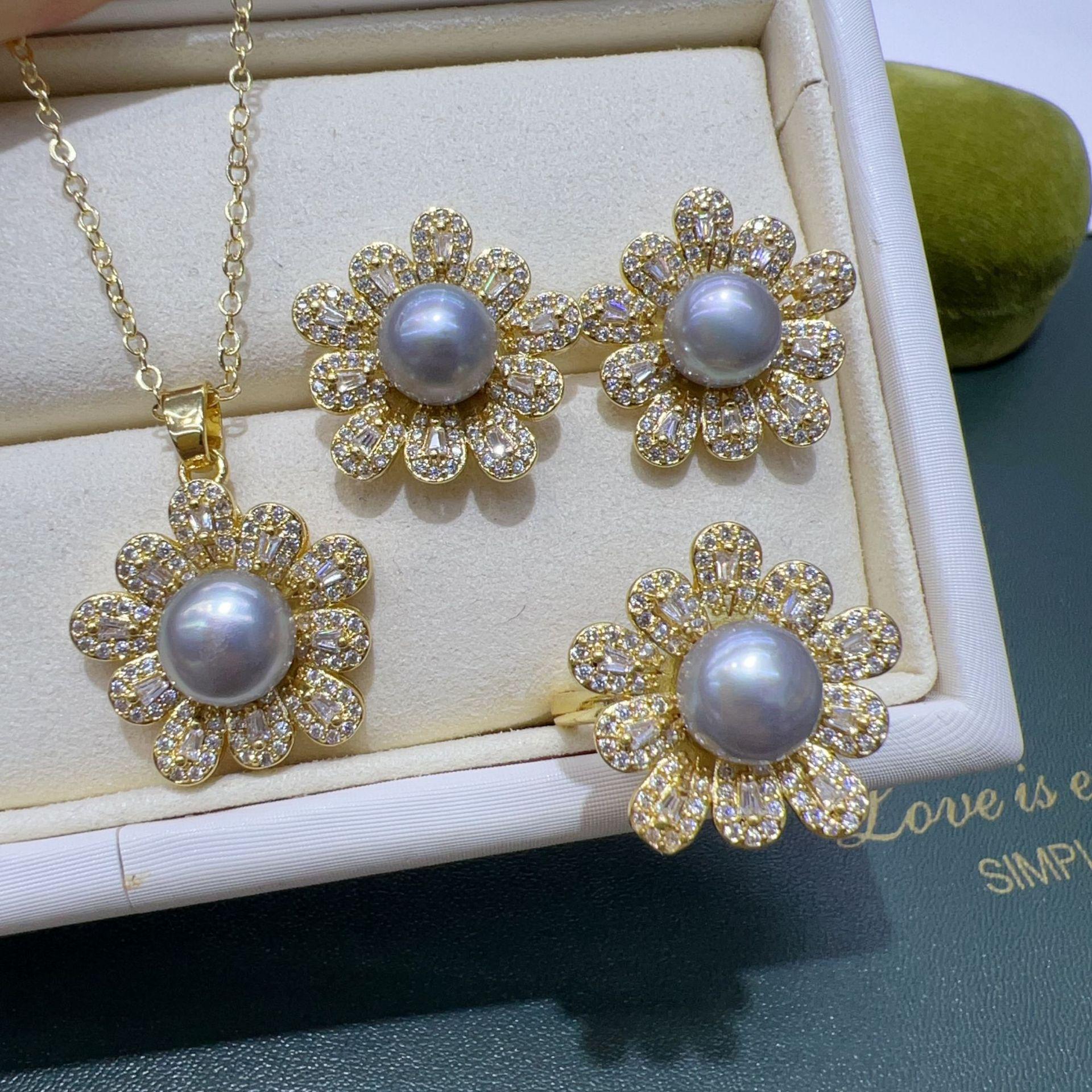 

Freshwater Pearl Inlaid Flower Set - Versatile and Textured for Daily Wear