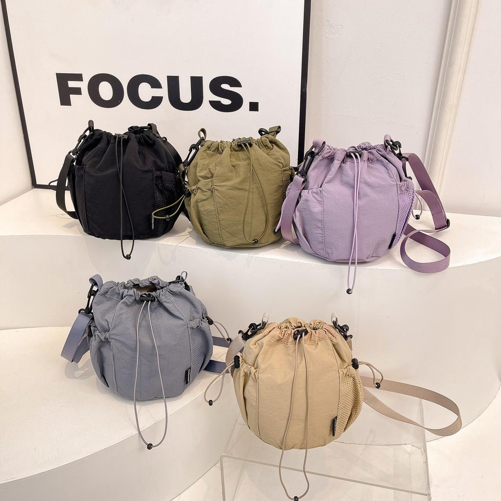 Japanese ins style niche design sense drawstring bucket outdoor sports leisure fashion versatile nylon messenger bag
