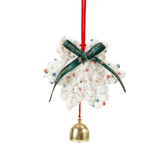 

Рождественская вязаная крючком подвеска Снежинка Подвесное украшение Елочное украшение с колокольчиком для праздничного декора дома, гостиной F