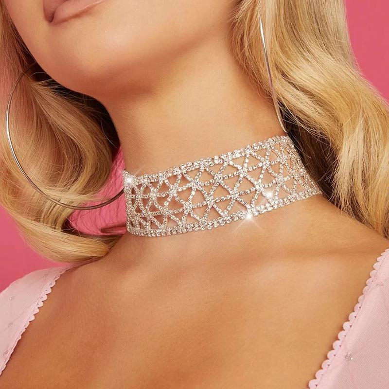 Glänsande Rhombus Strass Kors Halsband Flerlagers Nischdesign Halsband Trendigt Kall Vind Halsband Choker