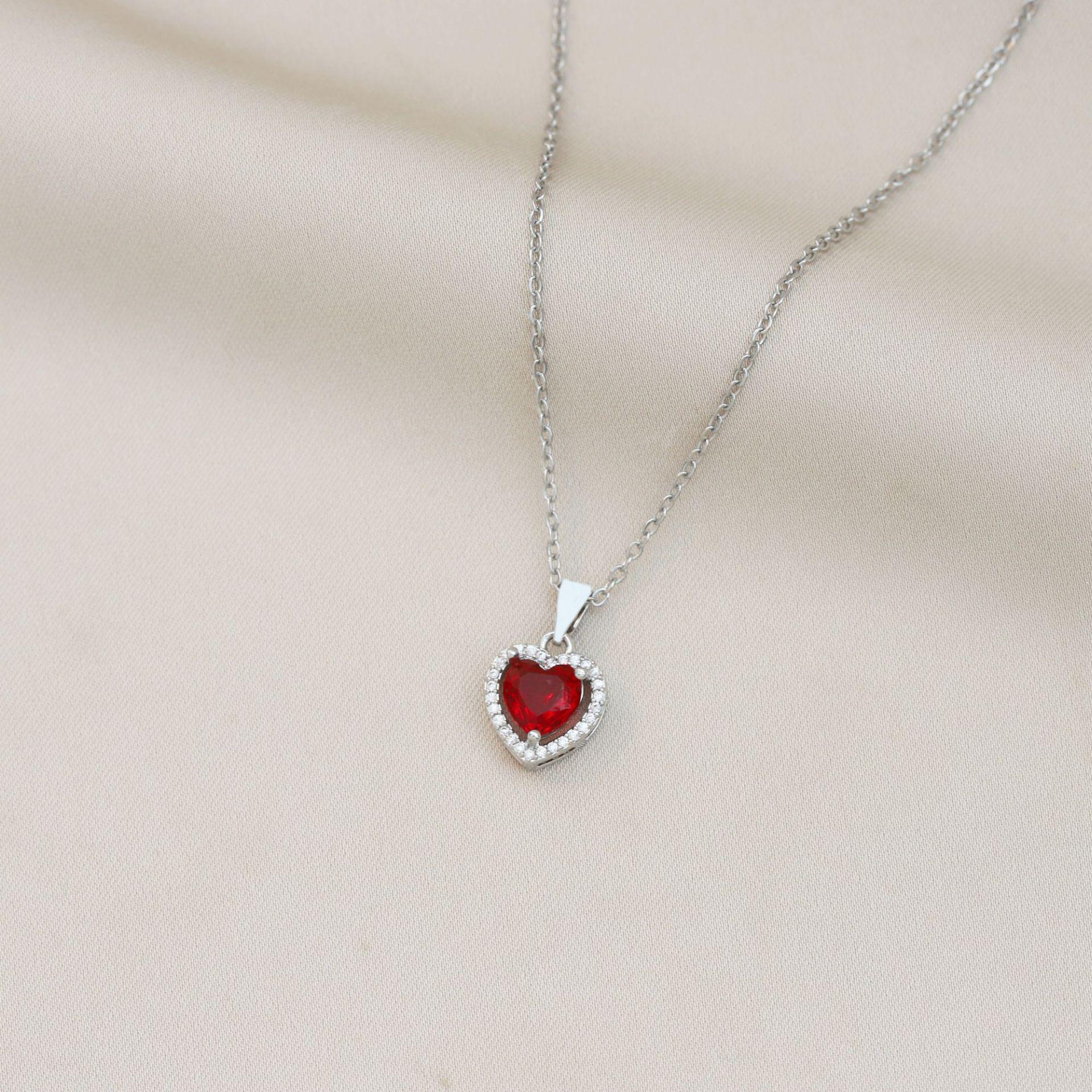 

Жіночий набір ювелірних виробів Червоне Серце: Кольє, сережки та кафи - Японський та корейський нішевий дизайн для осені/зими.