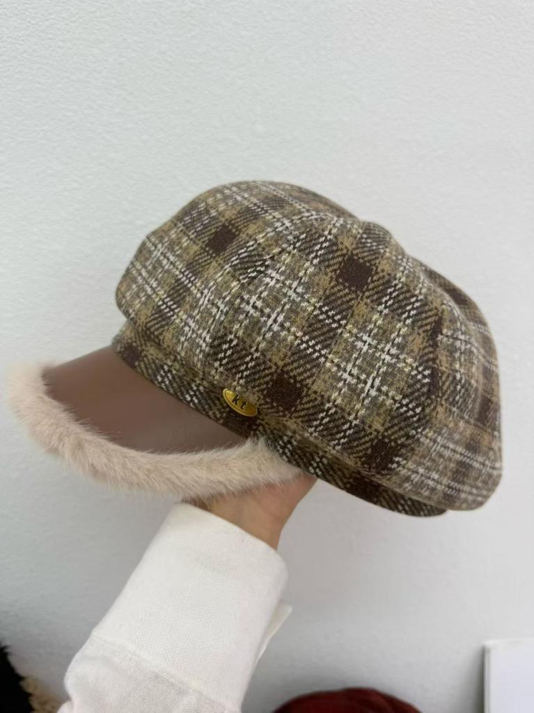 Retro Plaid Plush Star Anise Beret Women's Year Autumn Winter Warm Face Small Bud Painter Hat Tide