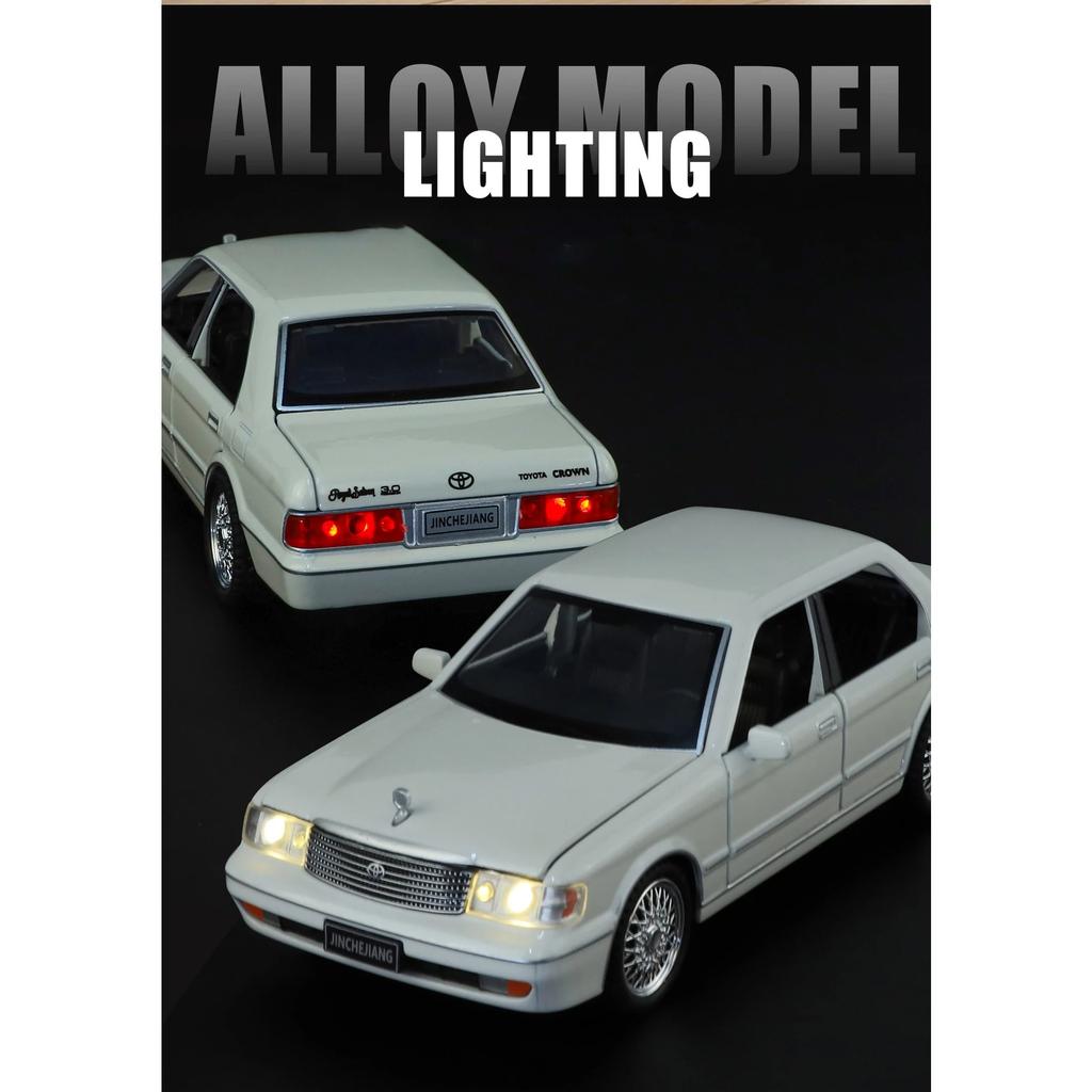 1/32 Toyota Crown Alloy Car Model Sound and Light Pull Back Children's Toy Collectibles Birthday gift