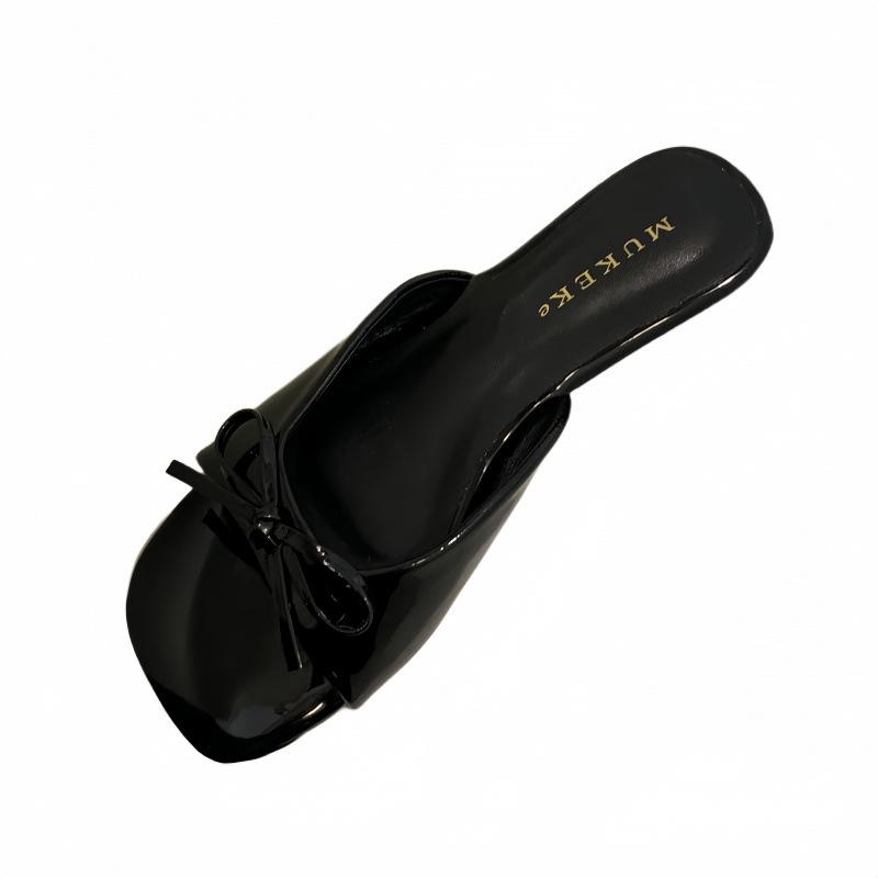 Sandaler med öppen tå, låg klack och fyrkantig tå, coola tofflor i lack med rosett, damskor för kjol