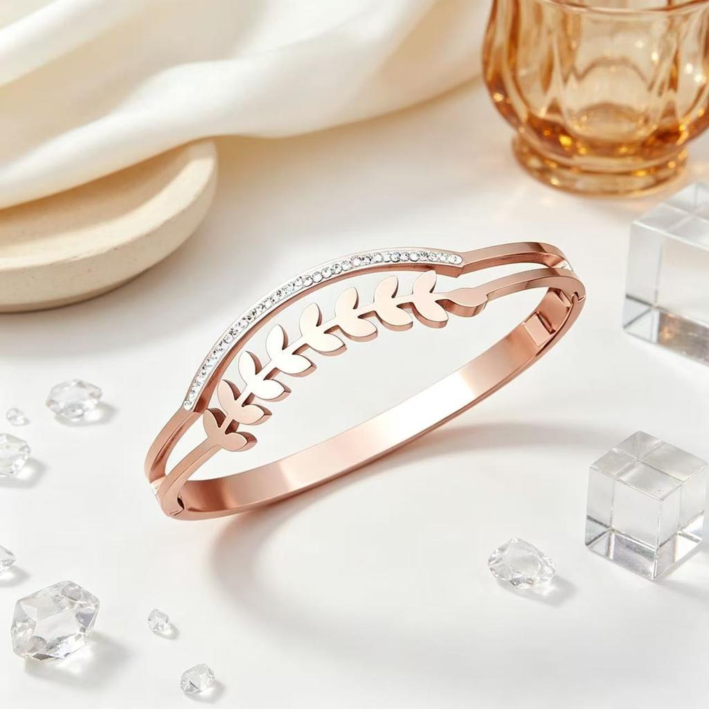 Wheat ear hollowed-out diamond-encrusted titanium steel bracelet, light luxury leaf clasp wristband, versatile and exquisite, non-fading, suitable