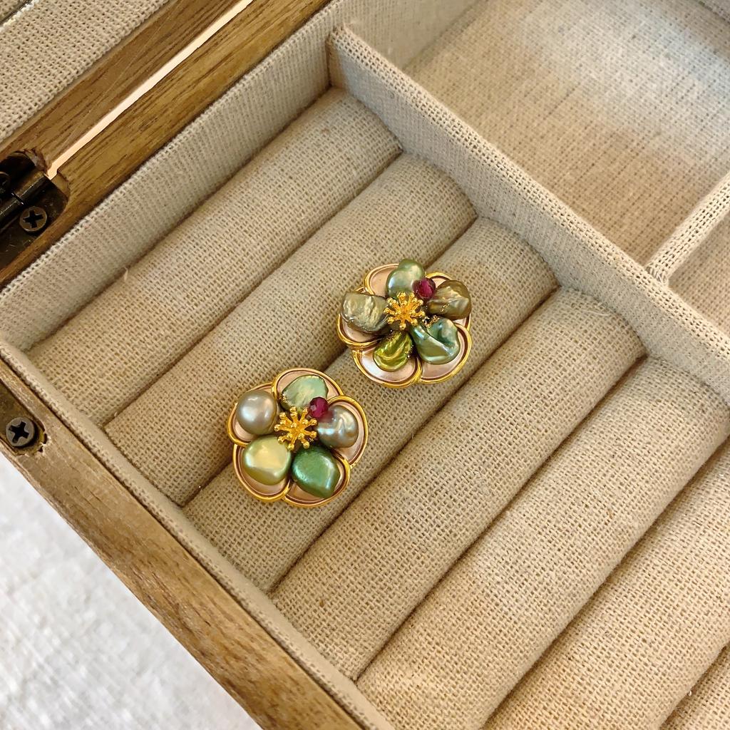 Medieval Baroque Pearl Earrings French Oil Painting Frame Flower Stud Earrings Court Style Light Luxury Retro Literary Earrings