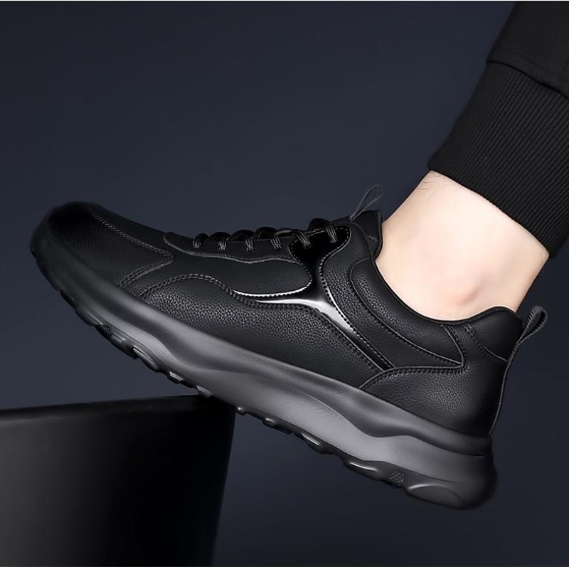 Fashion 2025 Autumn New Lightweight Men Casual Leather Sneakers Non-slip Breathable Male Outdoor Running Shoes Lace Up Soft Sport Shoes
