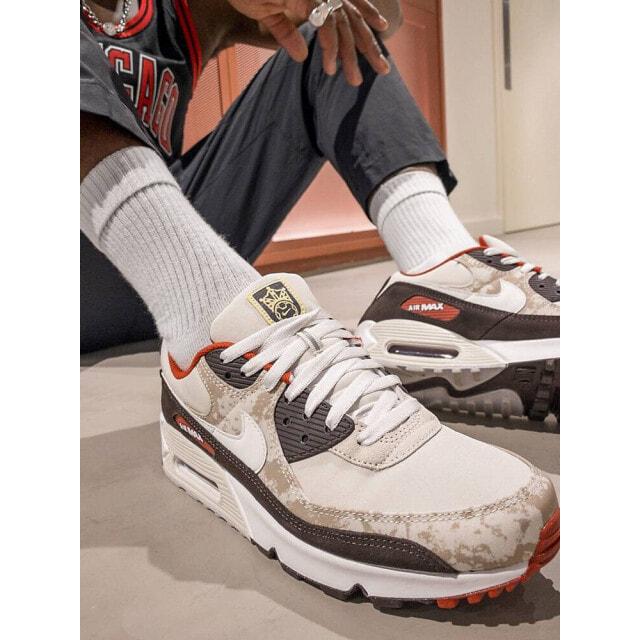 

Кроссовки Nike Air Max 90 светло-коричневого и бархатно-коричневого цветов