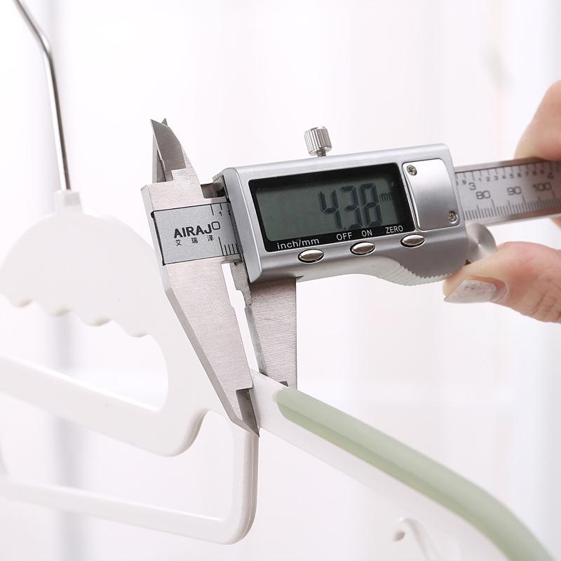 Non-slip, no-mark, reinforced plastic clothes hanger with no shoulder bumps for home use and air drying.