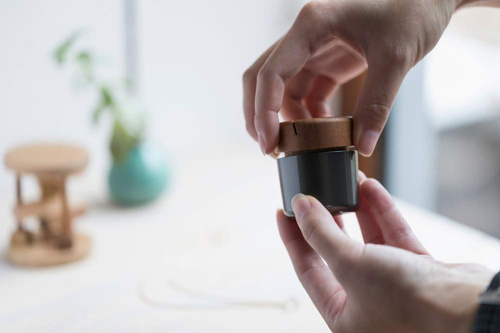 sotto Pictuary cylinder: A Buddhist altar accessory that gently complements your everyday life. Pictuary cylinder memorial box, photo stand (gold)