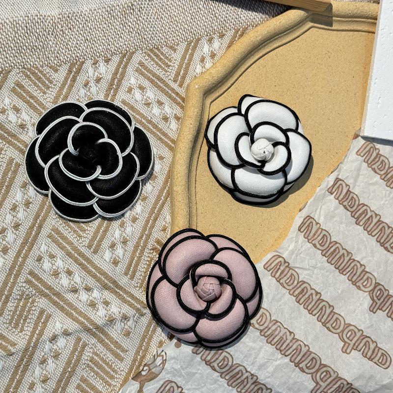 Chic Dongdaemun Retro Flower Brooch: Elegant High-end Pin for Coat and Overcoat