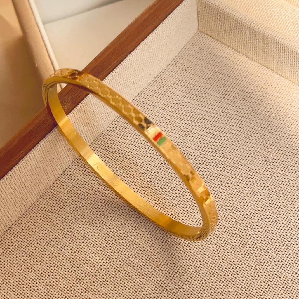 Luxusní dámský náramek z titanové oceli se zirkony a akcenty z bílé perleti