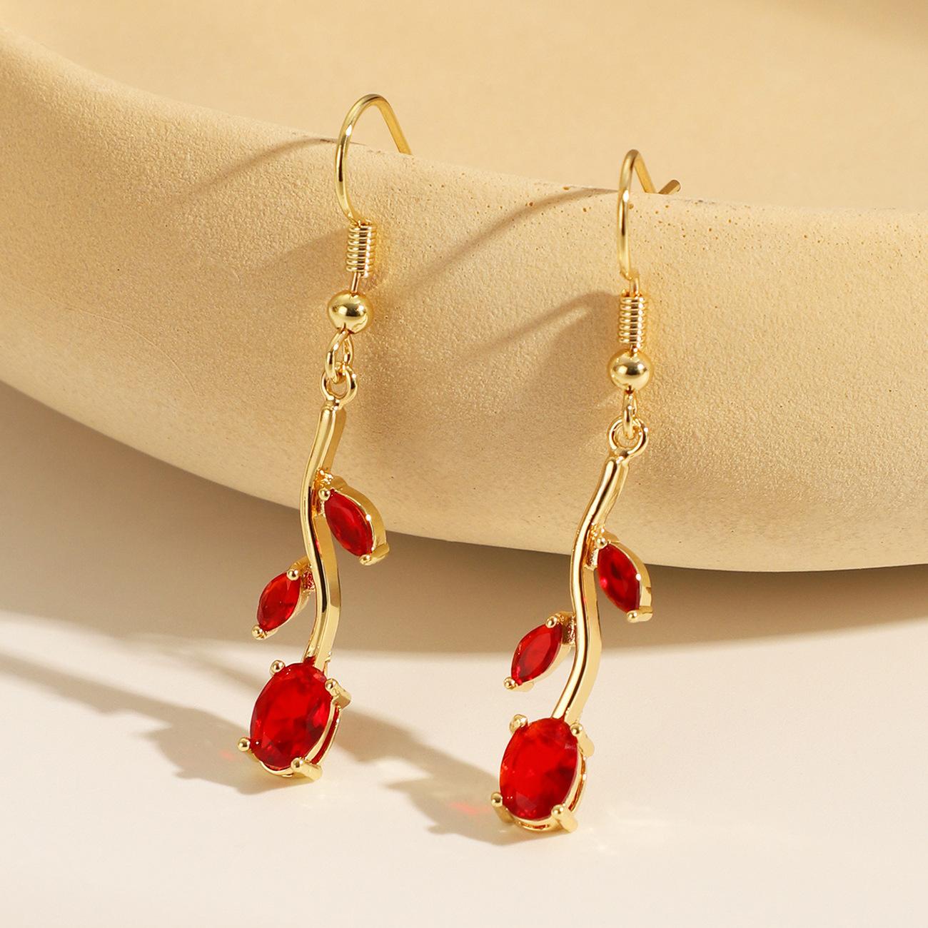 

Lady Leaf-shaped Earrings - Fashion Alloy Zirconia Earrings - Retro Decorative Jewelry