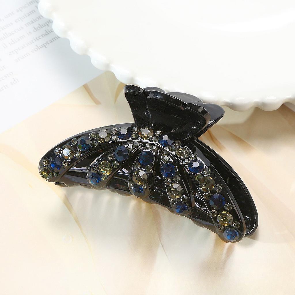 Large Clip Hairpin, with A Girl's Hairstyle, At The Back of The Head, with A Washcloth Pattern, with A Clasp To Hold The Loose Hair Together.