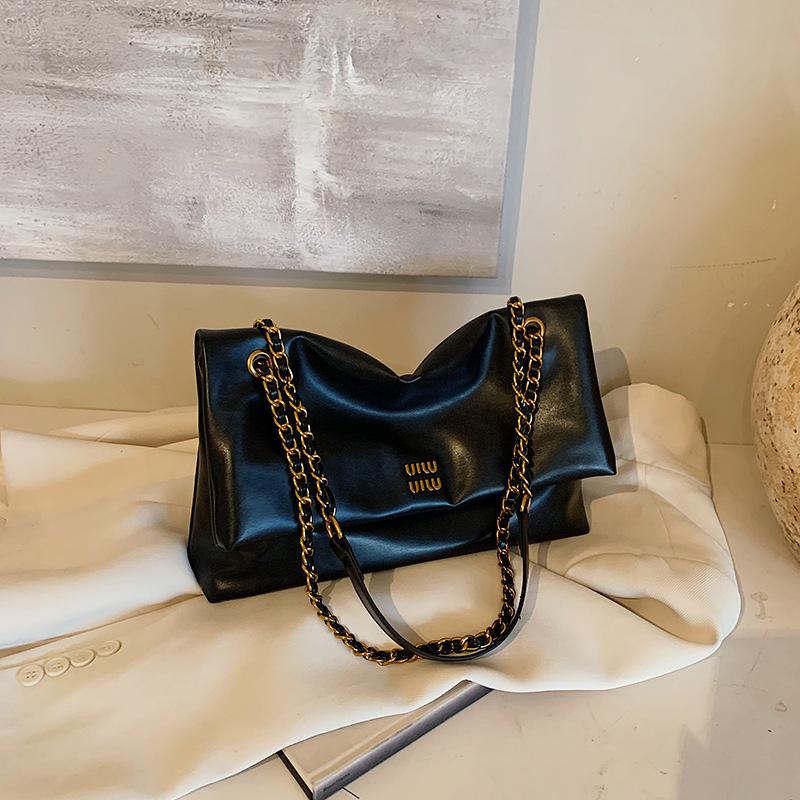 

Large-capacity bag women s autumn and winter versatile new simple chain shoulder messenger bag casual commuter bag