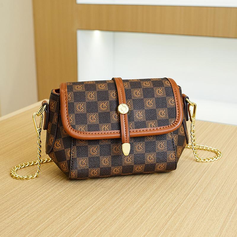 High End Light Luxury One Shoulder Crossbody Bag Popular Printed Letters  Small Square Bag  Fashionable Bag for Women