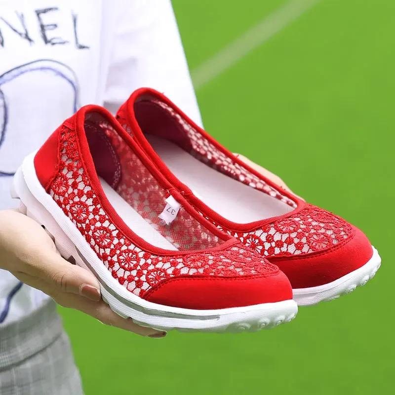 

Fashion 2025 New Women s Breathable Mesh Shoes Are Lightweight Non Slip and Slip in Walking Shoes Suitable for Casual Sports Activities 42 красный