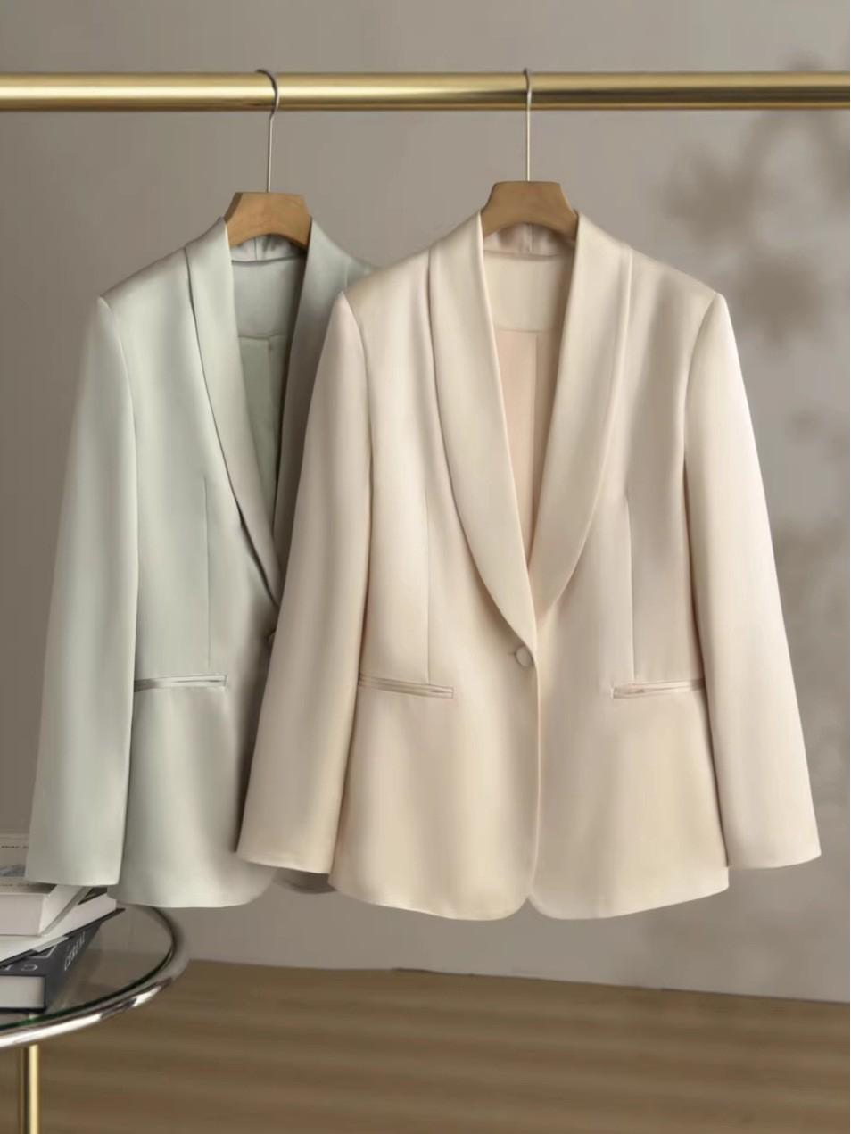 Женский однобортный костюмный пиджак Endi из сатина и ацетата - Весна 2026 Легкая роскошь Extra Large