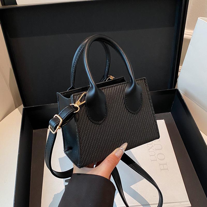 

Simple solid color fashion casual versatile atmosphere daily commuting practical high texture women s portable shoulder messenger bag чёрный