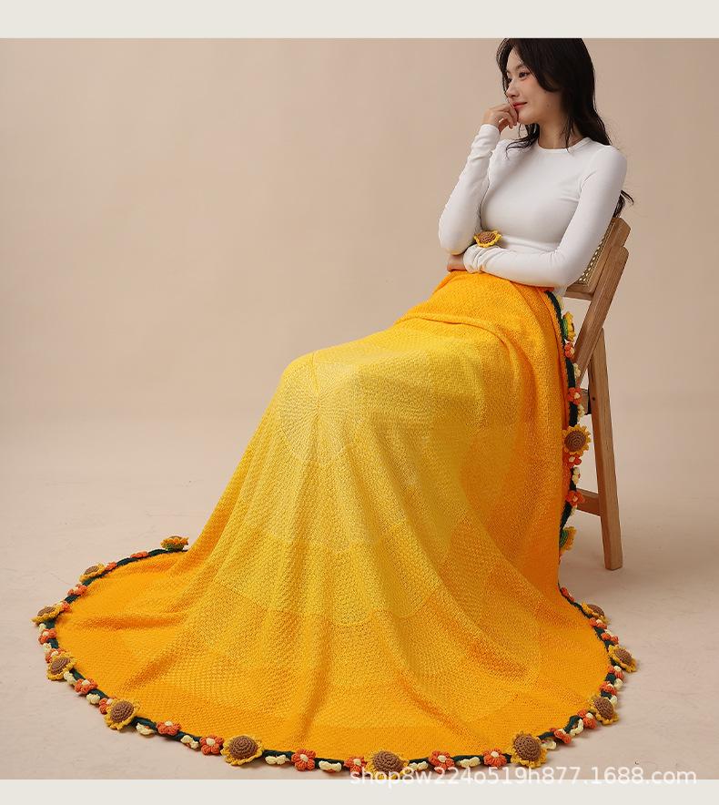 Sunflower Rose Bouquet Blanket - Perfect Mother's Day or Birthday Gift for Mom or Best Friend, Featuring a High-End Feel.