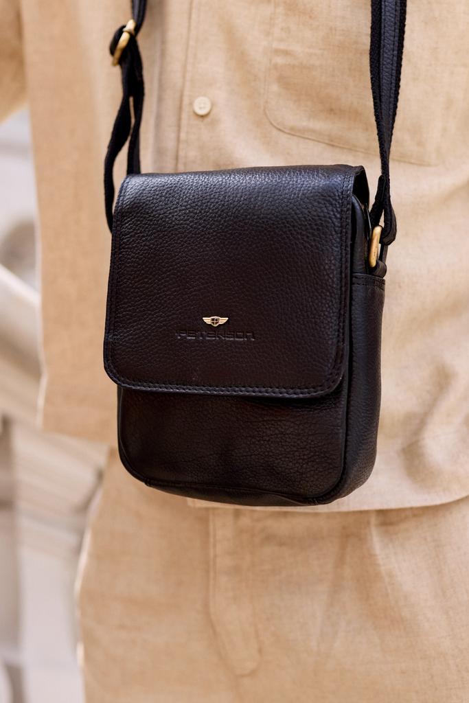 Men's Messenger Bag Made of Natural Leather - Peterson