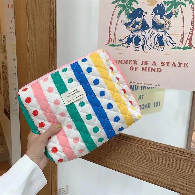 New Fashion Soft Quilted Makeup Bag Large Capacity Portable Clutch Cosmetic Bag Skincare Toiletries Bag Travel Organizer Pouch