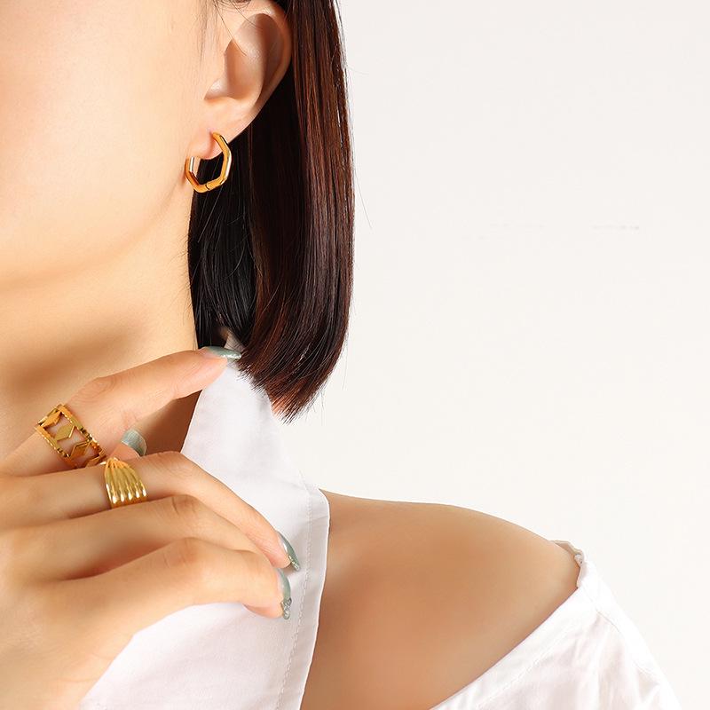 Japanese Autumn/Winter Geometric Heart Earrings: Women's 18K Gold-Plated Titanium Studs