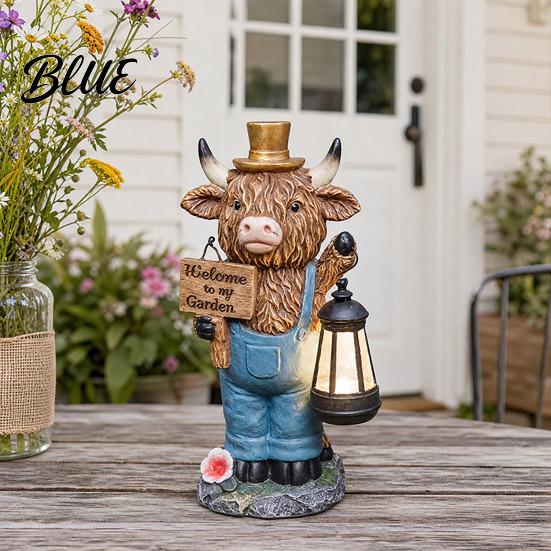 Rustic Garden Decoration Highland Cow Statue with Battery Powered Lantern Small Cattle Figurine Welcome Sign Outdoor Resin Sculpture for Lawn