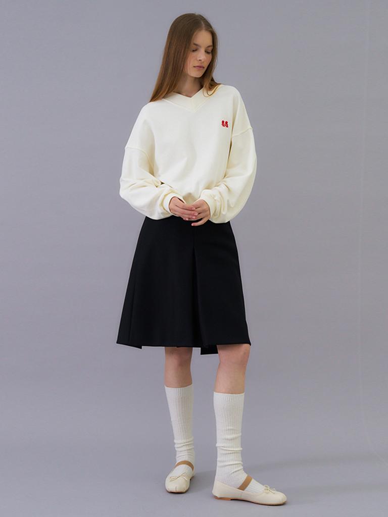 Hiloin V-Neck Cotton Logo Sweatshirt (Ivory)