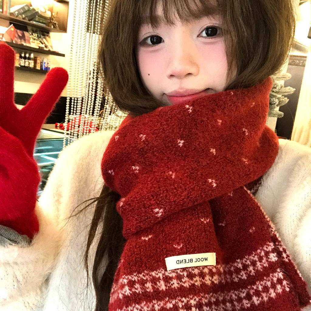 New Year's Red Knitted Scarf for Girls, Winter New Retro Soft Waxy Neck Protector, Warm and Cold Scarf