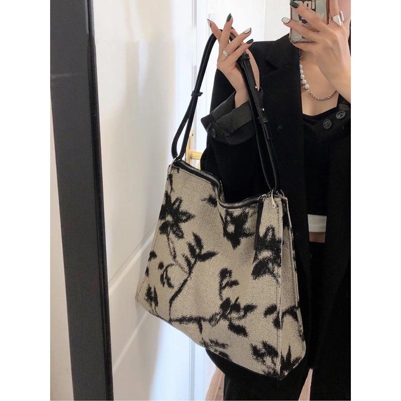 Literary Chinese Style Jacquard Canvas Bag for Women New Trendy Large Capacity Crossbody Armpit Bag High-end Single-shoulder Tote Bag