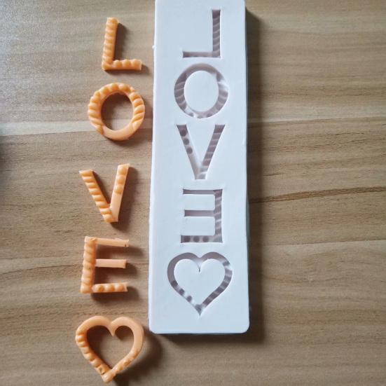 Chocolate Mold Safe No Residue Non-stick Silicone Bear Heart LOVE Pattern Baking Mould for Valentine's Day