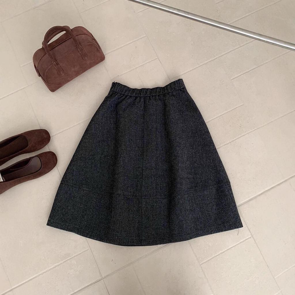 Highly Recommended! Women's Retro Woolen Pleated Slim-Fit Mid-Length Skirt, Korean Minimalist Style for Autumn/Winter.