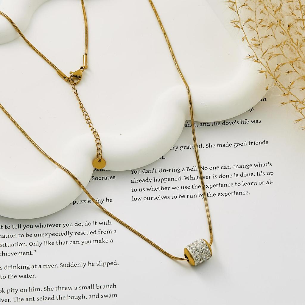 Altın Minimalist Köprücük Kemiği Kolyesi: Elmaslı İnce Bel Titanyum Çelik