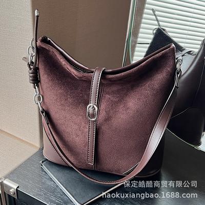 Retro Bag Women's Large Capacity 2025 New Autumn and Winter Versatile Simple Shoulder Bag Popular Commuter Bucket Bag This Year