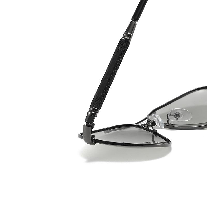 Color-Changing Sunglasses Male Driver Polarized Toad Glasses Driving Glasses Fashion Outdoor Fishing Sunglasses