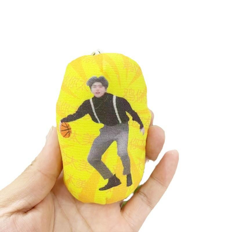 Chaveiro de Pelúcia Galinha Fantasiosa Você É Tão Linda Boneca Melancia Falante