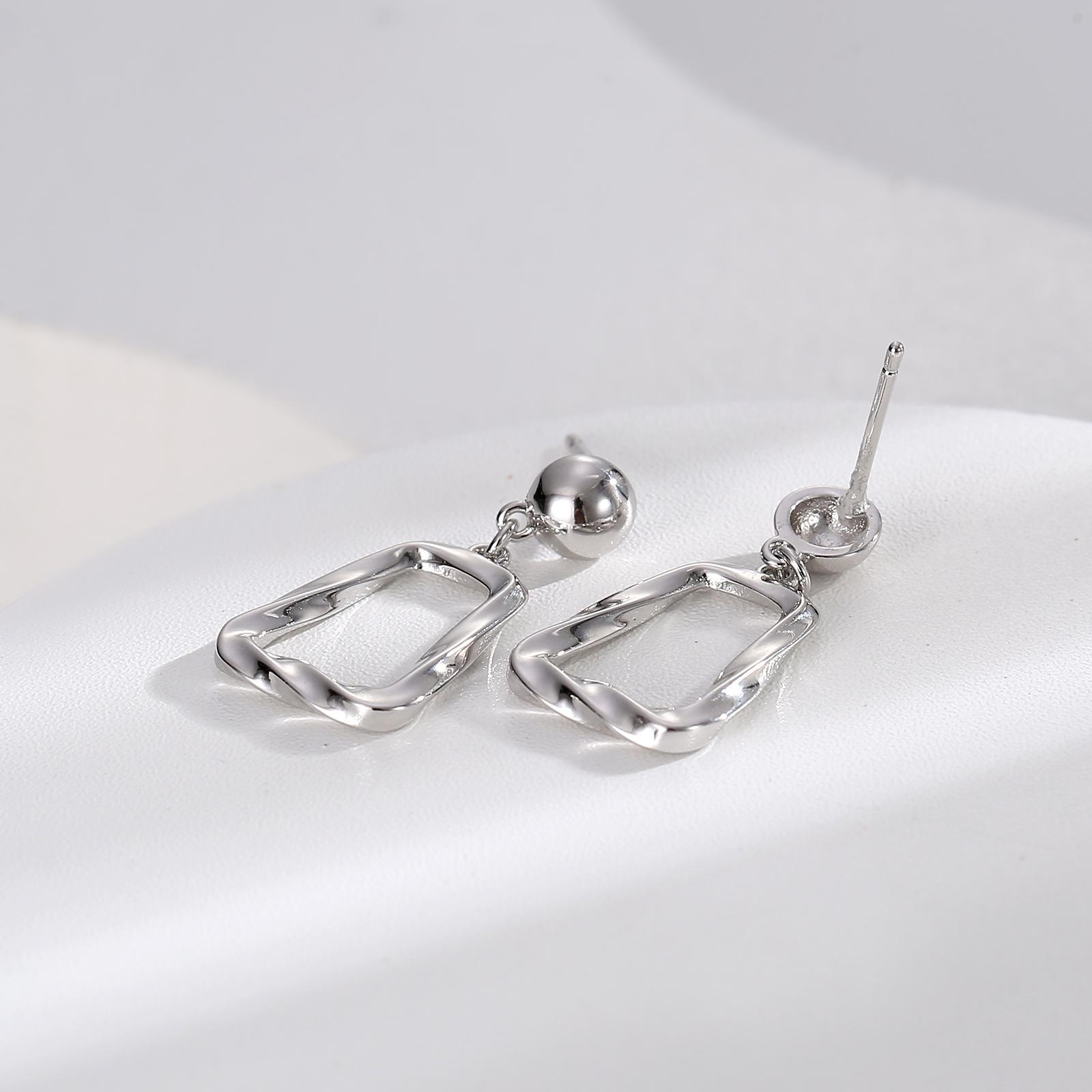 

New 925 sterling silver retro port earrings, women s trend ins light luxury diamond stud earrings