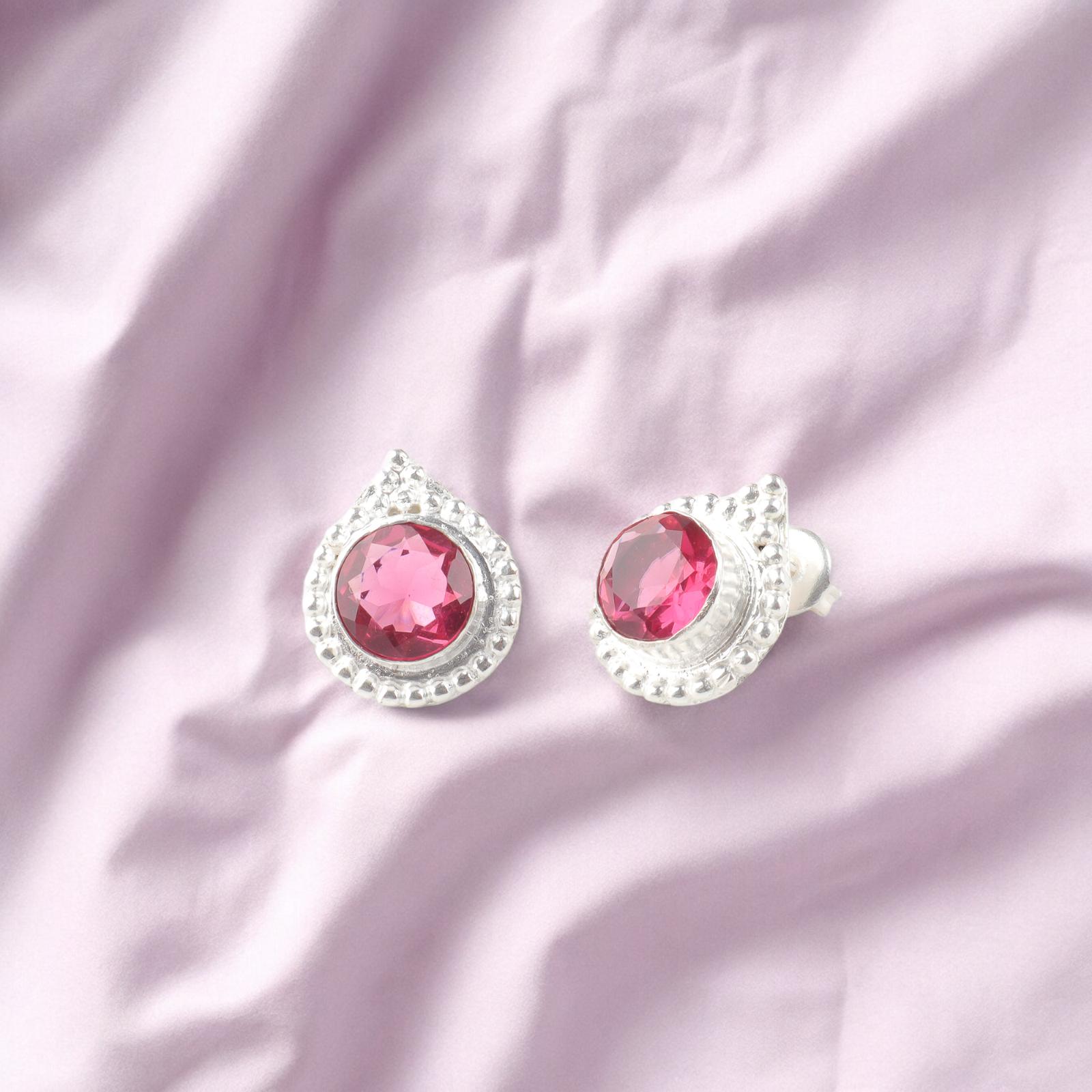 

Драгоценный камень Розовый Турмалин Ювелирные изделия из стерлингового серебра 925 ручной работы Женские серьги-пусеты 0,62 EE-125-15