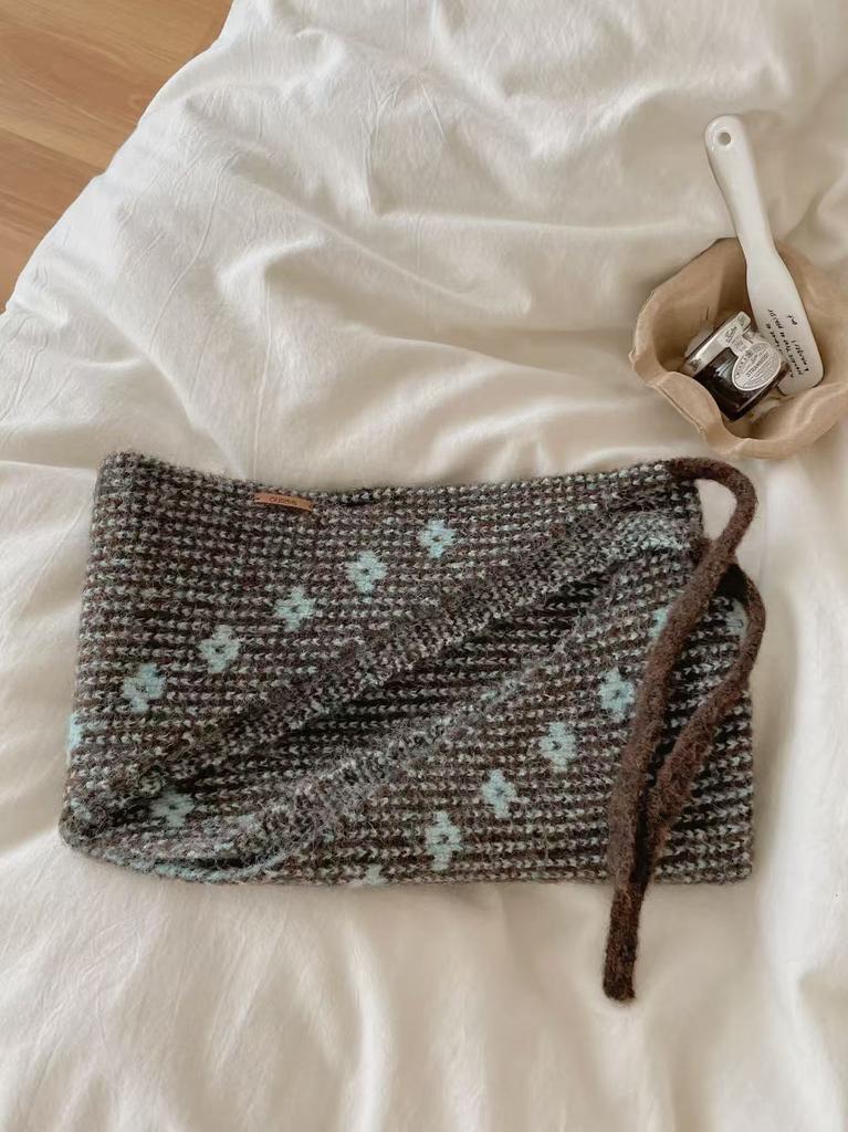 Korean atmosphere knitted jacquard triangle scarf shawl women's autumn and winter wear fashion warm versatile scarf