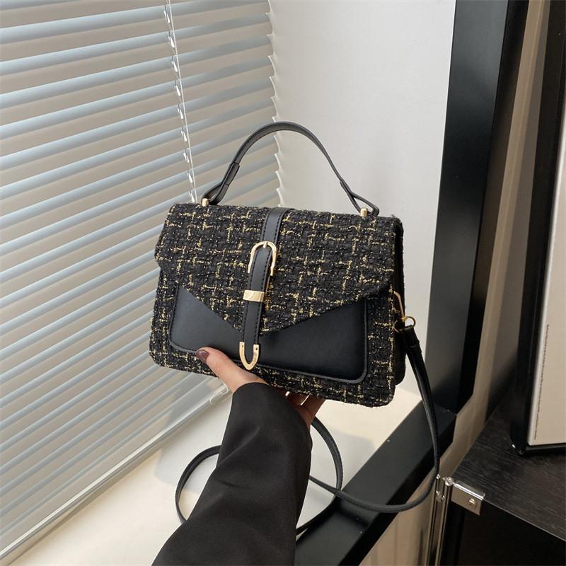 Trendy Street Style Small Crossbody Bag For Women With Chic Chain Handle Black White