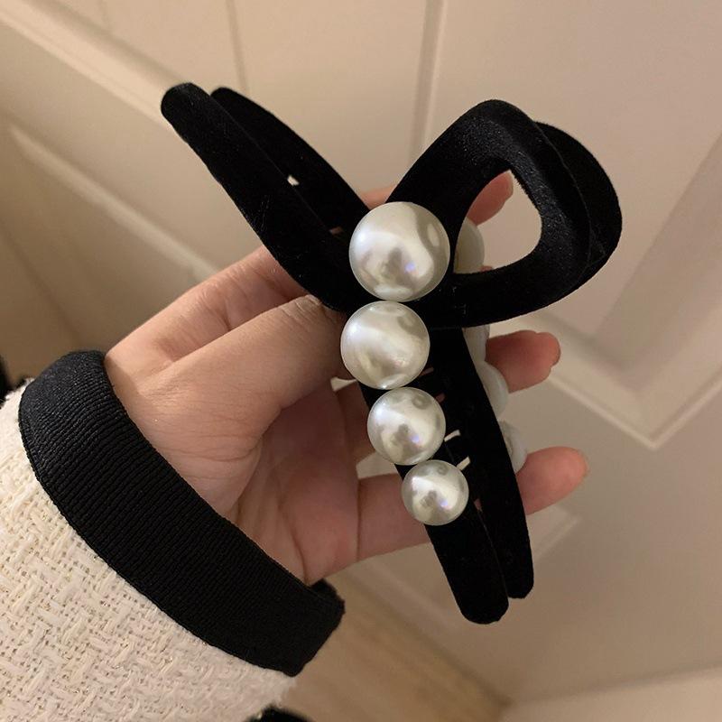 Black velvet pearl grab clip French retro small fragrant style shark clip autumn and winter hairpin simple hair accessories