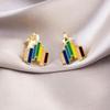 Brincos de pressão triangulares elegantes para orelhas não furadas - Versáteis e com um toque de luxo leve para o uso diário.