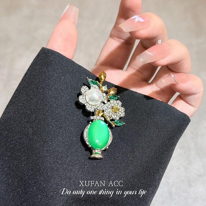 New Chinese Style Niche Retro Elegant Floral Vase Brooch