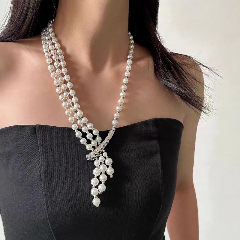 Elegant Pearl Pendant Necklace for Women Multilayer Asymmetric Necklace Luxury Charming Party Banquet Jewelry Gifts Daily Wear