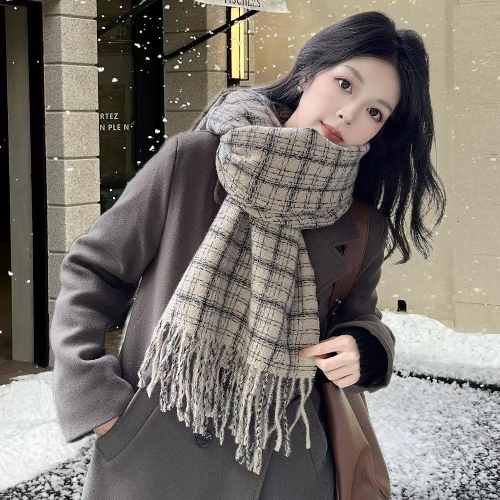 New Koi grid scarf women's Korean atmosphere scarf classic simple and versatile warm student shawl