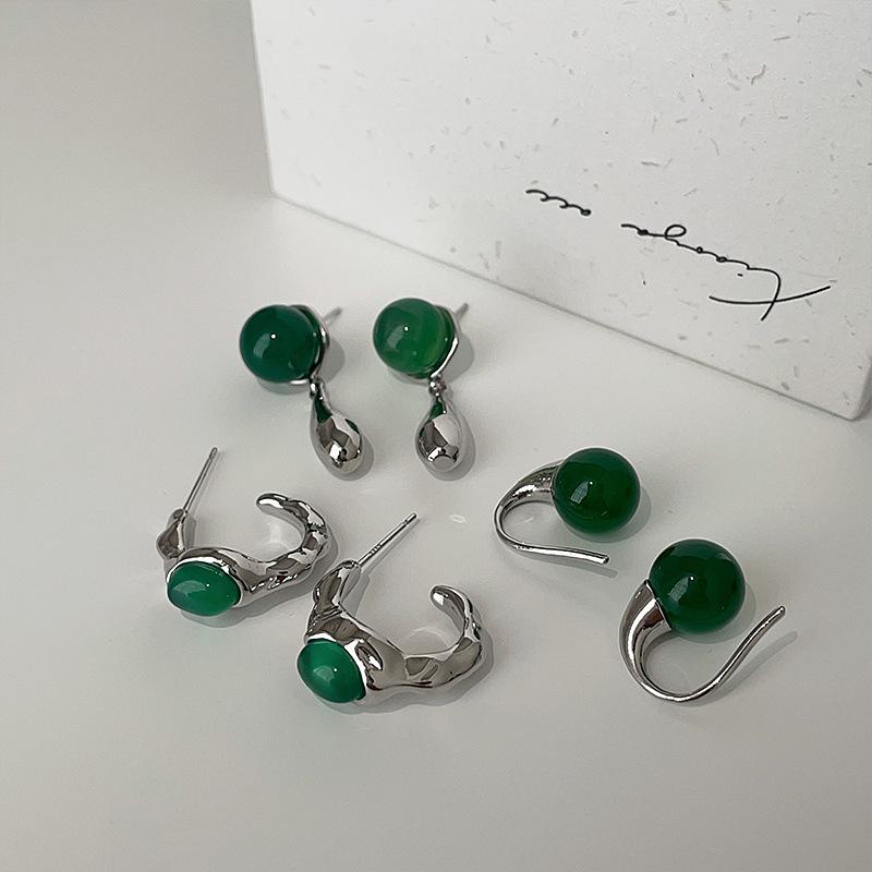 New Chinese-Style Green Agate Metal Stud Earrings For Women, Niche Design Sense, Simple Personality, Fashionable And Elegant, Versatile Earrings