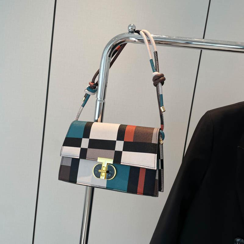 Stylish And Minimalist Shoulder Bag With Large Capacity For Everyday Use In Black Pink And Blue